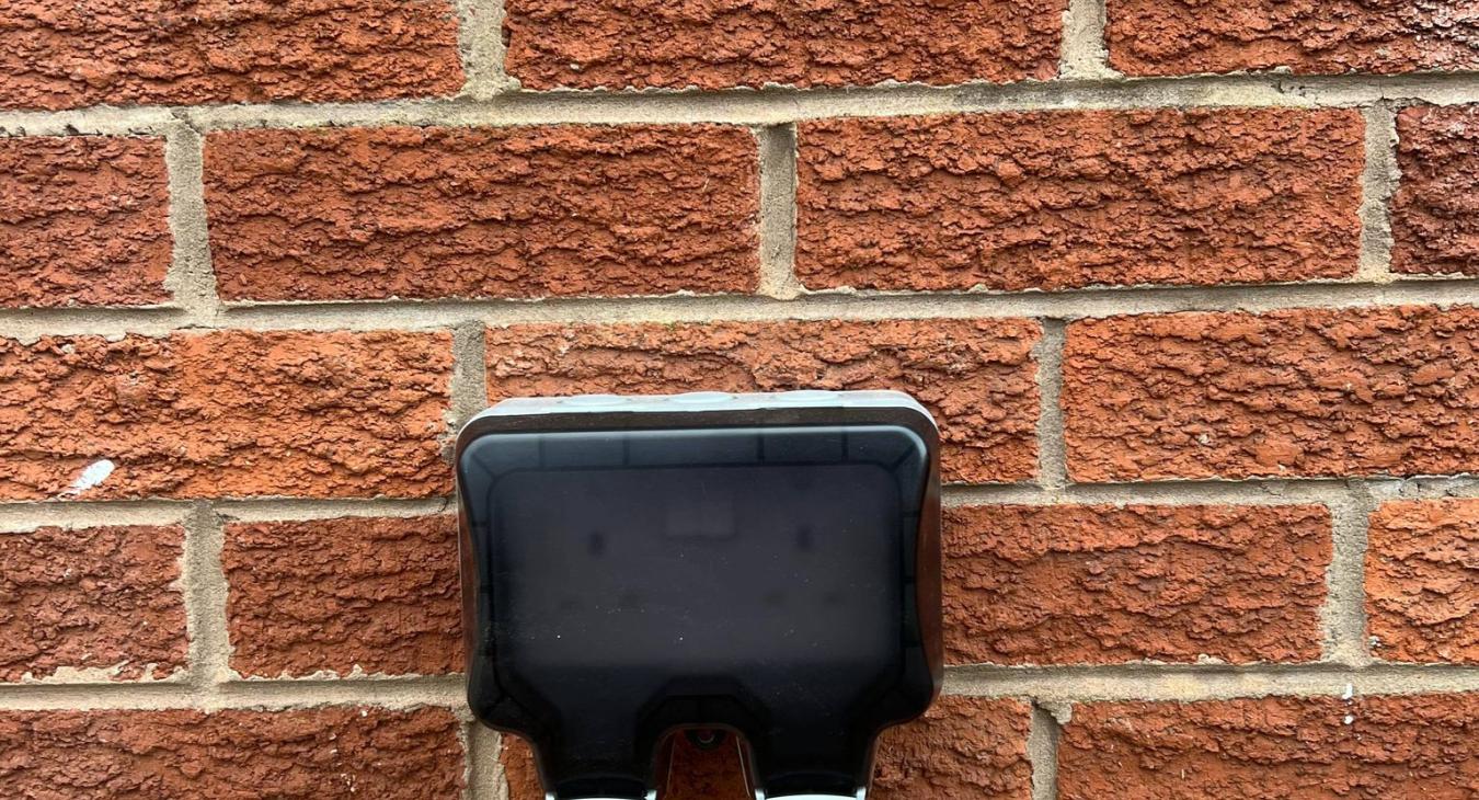 Outdoor socket installation