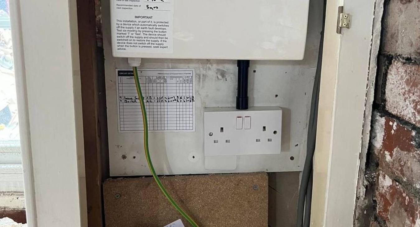 Fuseboard electrician in St Helen's